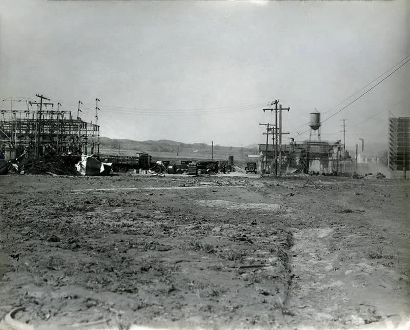 Southern California Edison's Saugus Substation - 12:40, 50 ft. 10 miles downstream